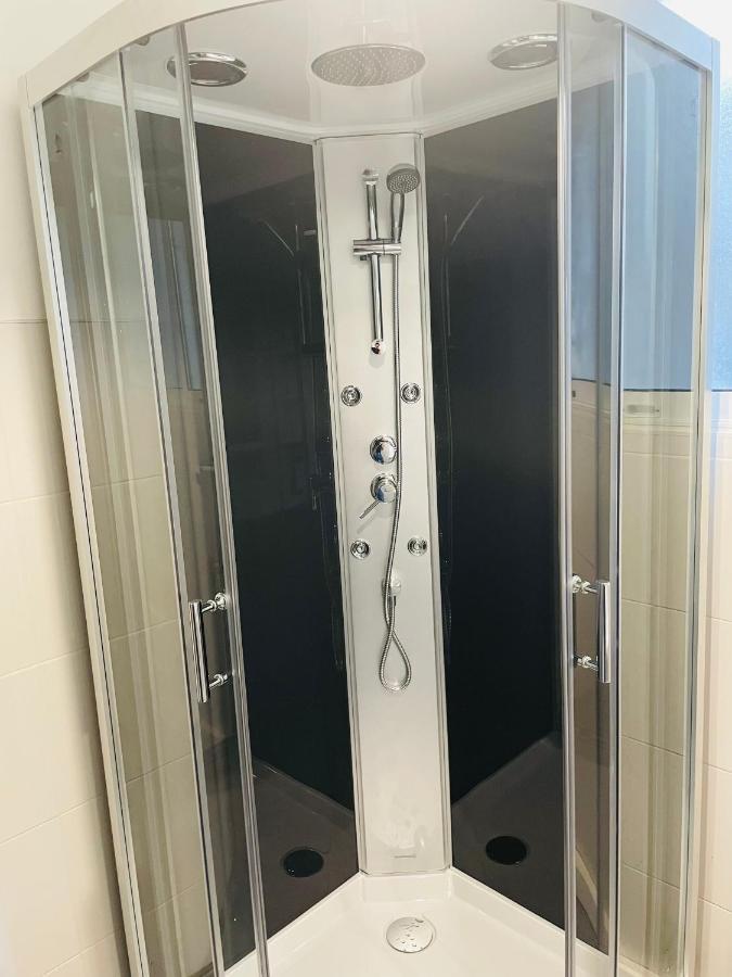 Charmant Appartement De Coeur De Ville - 2 Chambres Lits Queen Size - Netflix - Wifi Cherbourg-en-Cotentin Luaran gambar